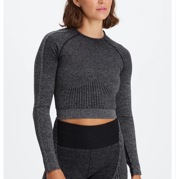 Fabletics Crop Top Stretchy / Med. - Picture 6 of 16